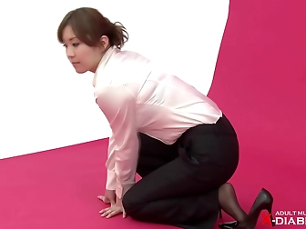 Uncovering The Luscious Curves Of Jav Idol Maki Momoi In This Amateur Nude Photo Session